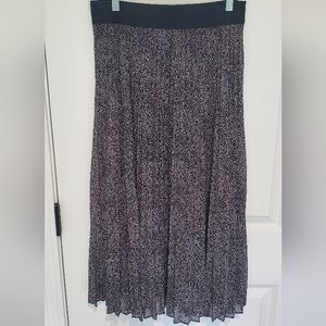 Alfani Pleated Skirt, Black and White dot print, lined. Small.
